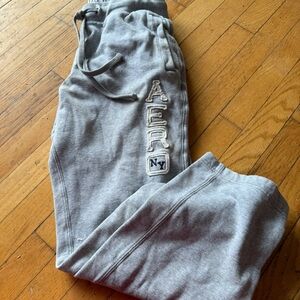 Aero Gray Sweatpants size med teen